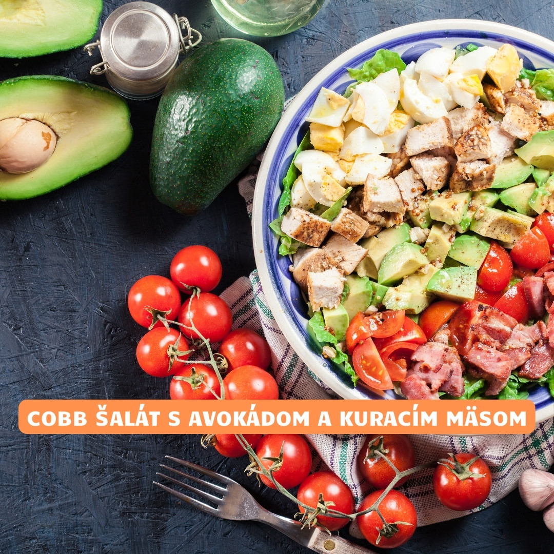 cobb salat s avokadom a kuracim masom